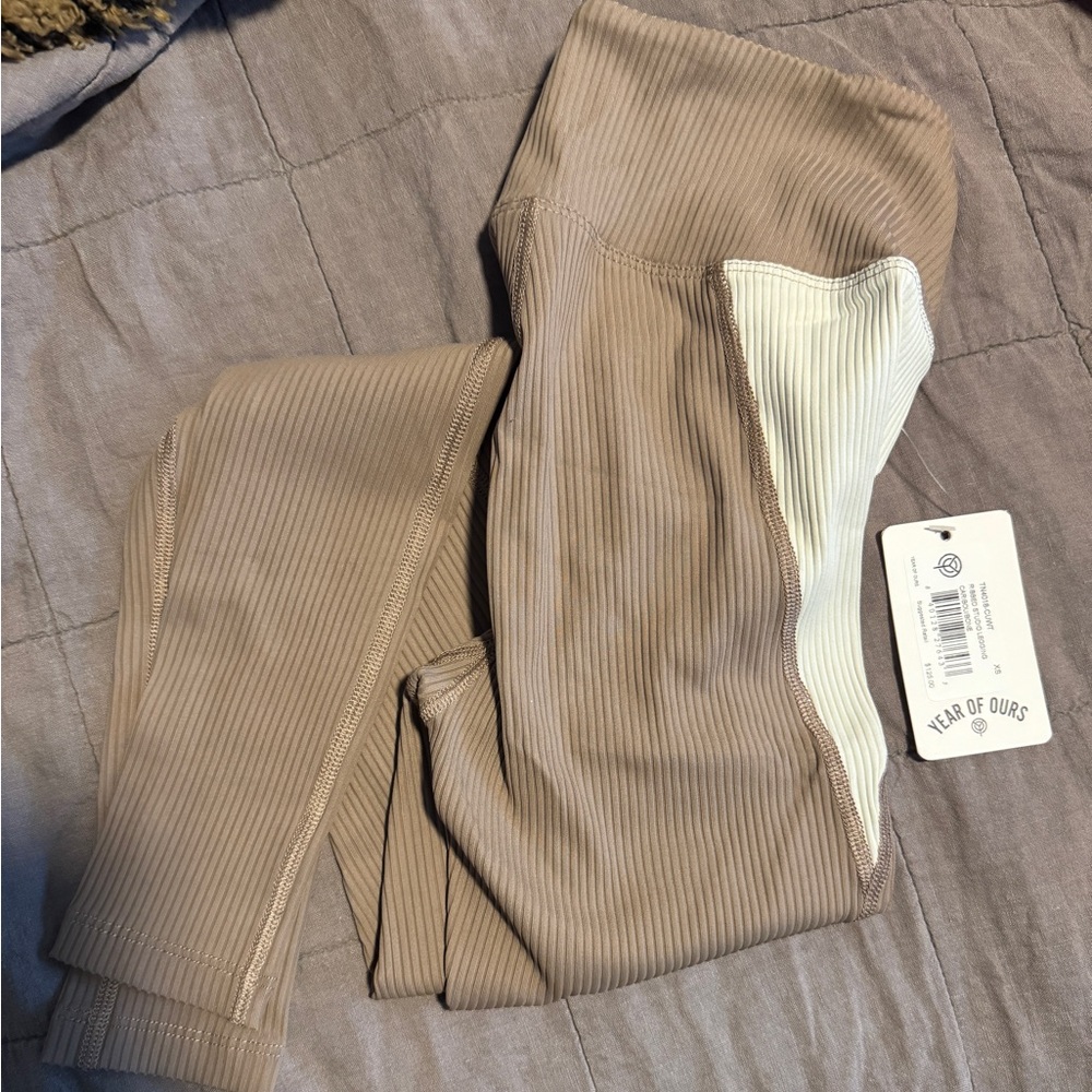 Year of Ours Tan and Cream Ribbed Leggings